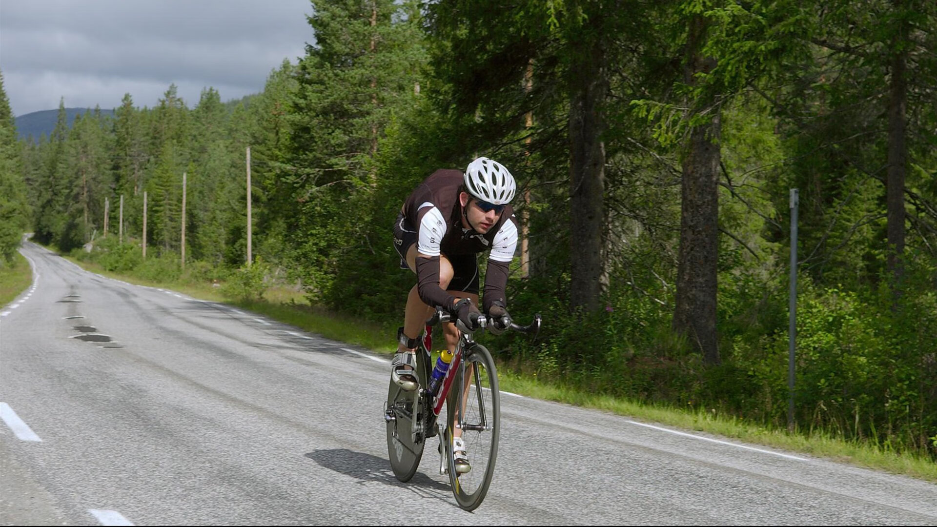 英超利物浦主场险胜阿斯顿维拉 萨拉赫一传一射再献关键表现，利物浦续约萨拉赫